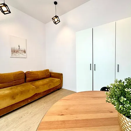 Apartment 21 *